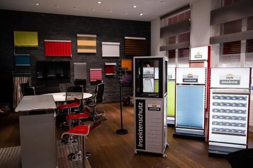 SHOWROOM